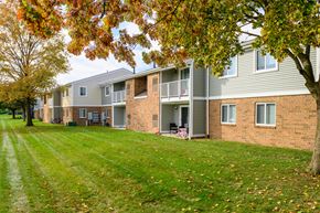 Elyria townhouse for rent - our apartments are equipped with a spacious yard and green grass