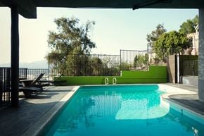 Los Angeles apartment for rent - the pool is heated and has a view of the ocean