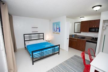 Honolulu apartment for rent - A bedroom with a bed, desk, and chair.