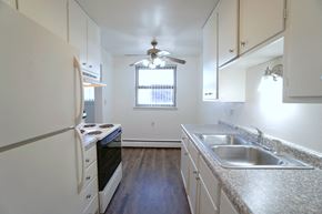 St. Paul apartment for rent - English Conway Kitchen, St. Paul, Minnesota