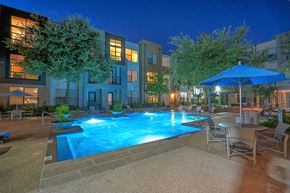 Dallas apartment for rent - Pool - Night