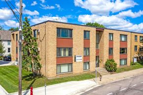 Minneapolis apartment for rent - Como Court Exterior, Minneapolis, Minnesota