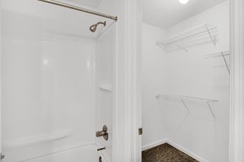 Oval tub