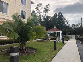 Venice apartment for rent - neatly manicured sidewalks at Villa San Marcos