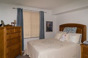 Venice apartment for rent - spacious bedroom with large window at Villa San Marcos