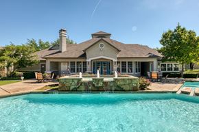 Dallas apartment for rent - A clubhouse with a pool in front of it.