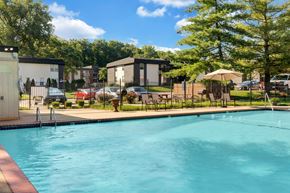Manchester townhouse for rent - the swimming pool at our apartments