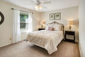 Manchester townhouse for rent - a bedroom with a bed and a ceiling fan