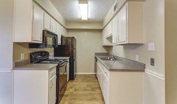 Fully equipped kitchen w/ electric appliances and garbage disposal