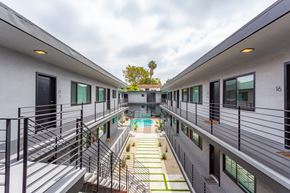 Los Angeles apartment for rent - Outdoor courtyard area leading to pool