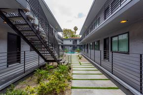 Los Angeles apartment for rent - Path to outdoor pool