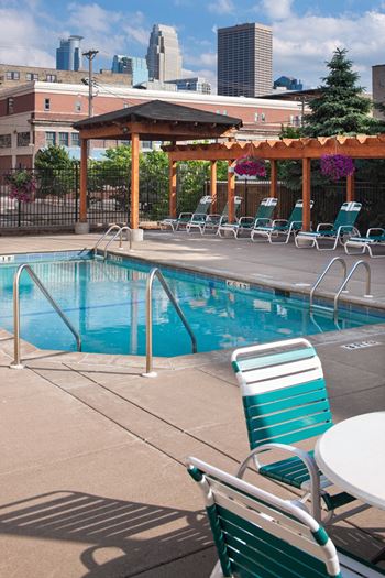 Outdoor heated pol