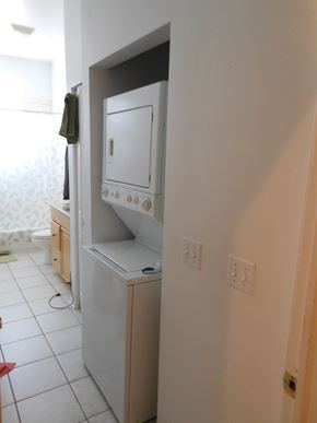 Chicago apartment for rent - the laundry room has a washer and dryer in it
