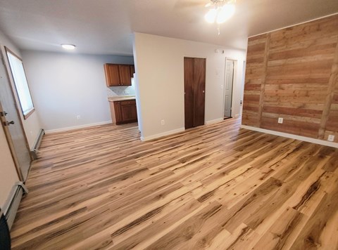 Floor plan for 2 beds, 1 bath, 725 sqft