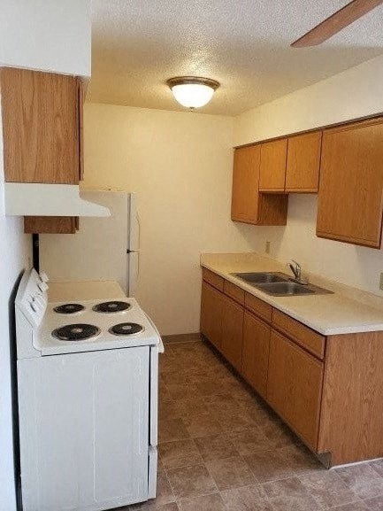 Floor plan for 2 beds, 1 bath, 838 sqft