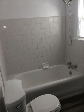 Glendale apartment for rent - a bathroom with a toilet and a bath tub