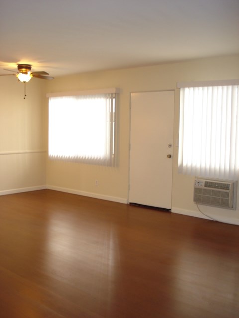 Floor plan for 1 bed, 1 bath, 725 sqft