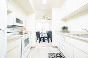 Davis apartment for rent - A kitchen at Casitas