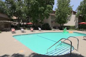 Davis apartment for rent - The pool at Chautauqua.