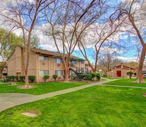 Davis apartment for rent - Tall trees and a green lawn at Cranbrook.
