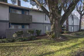 Sacramento apartment for rent - Building Patios