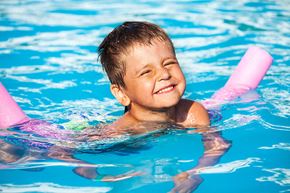 Sacramento apartment for rent - Child in Pool