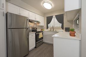 Sacramento apartment for rent - Full kitchen view with appliances and window l Waverly Flats