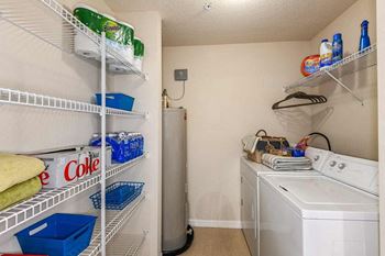 Washer/dryer included