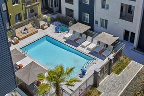 San Jose apartment for rent - Aerial view of outdoor pool area