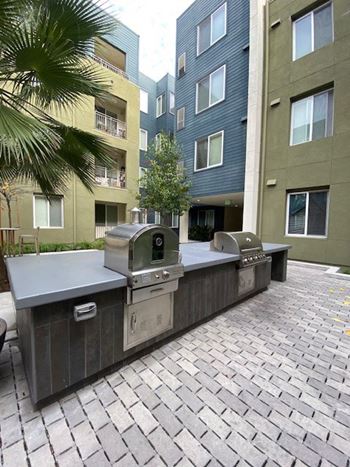 Pizza oven and grilling station