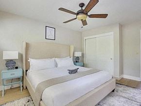 San Jose apartment for rent - a bedroom with a bed and a ceiling fan