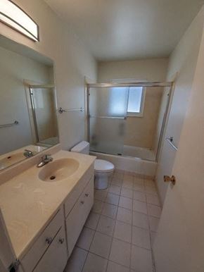 Menlo Park apartment for rent - A bathroom with a sink, toilet, and bathtub.