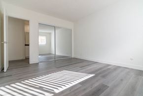 Los Angeles apartment for rent - Master bedroom with mirror closet