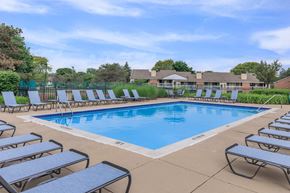 Farmington Hills apartment for rent - the swimming pool at the apartments for rent