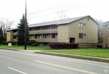 Akron apartment for rent - an apartment building on the side of a street