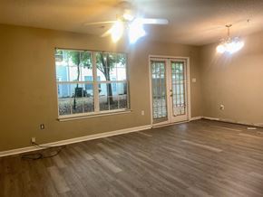 Crestview house for rent - A room with a ceiling fan and sliding glass doors.