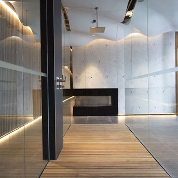 Wet and dry sauna, deluge showers and meditation area