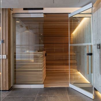 Wet and dry sauna, deluge showers and meditation area