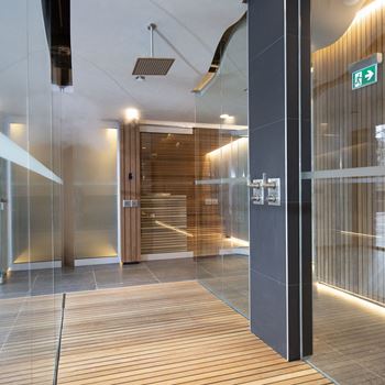 Wet and dry sauna, deluge showers and meditation area