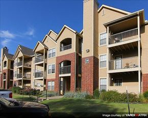 Edmond apartment for rent - an apartment building with balconies and a lawn