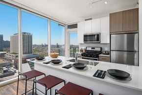 Chicago apartment for rent - Modern kitchen with white cabinets and quartz kitchen countertops at Eleven40, Illinois