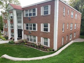 St. Louis Park apartment for rent - the front of a brick apartment building with green grass