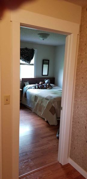 Manhattan house for rent - a bedroom with a bed and a window