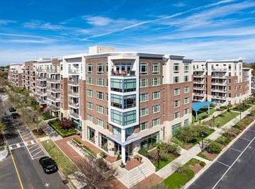 Greenville apartment for rent - A large apartment complex with a pool in the front.