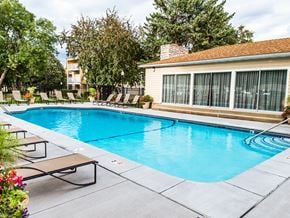 Burnsville apartment for rent - The Pines of Burnsville - Outdoor Pool