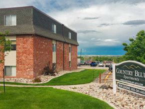 Rapid City apartment for rent - Country Bluff Apartments - Exterior