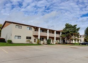 Eastlake apartment for rent - Exterior at Willowood Apartments, Ohio