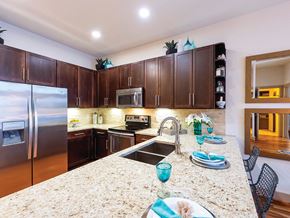 Houston apartment for rent - Kitchen with stainless steel appliances at Block 334 Apartments