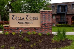 Omaha apartment for rent - Apartment entrance sign