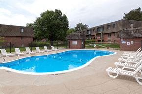 Omaha apartment for rent - Villa Vinee Apartment Pool